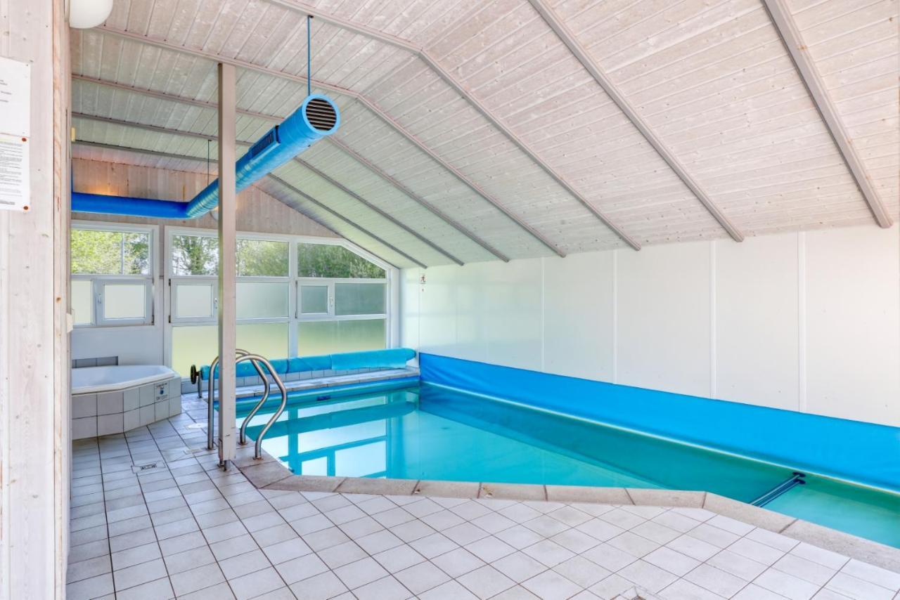 Kranich Ferienhaeuser Mit Innenpool Hohendorf  Exterior photo
